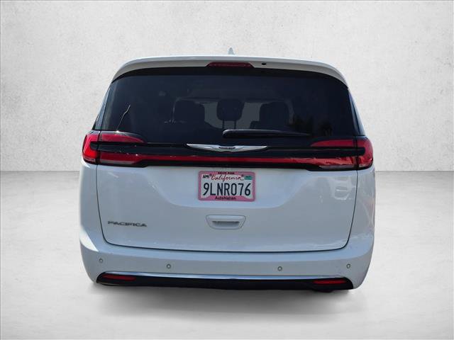 Used 2021 Chrysler Pacifica Touring-L FWD image 6