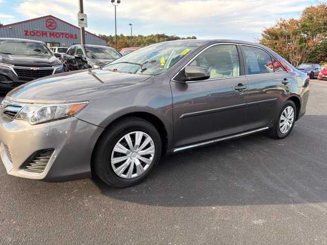 Used 2014 Toyota Camry LE FWD image 4