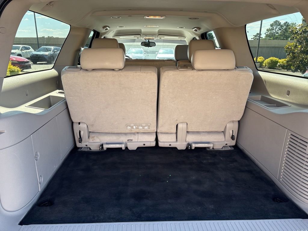 Used 2011 Chevrolet Suburban LT RWD image 7