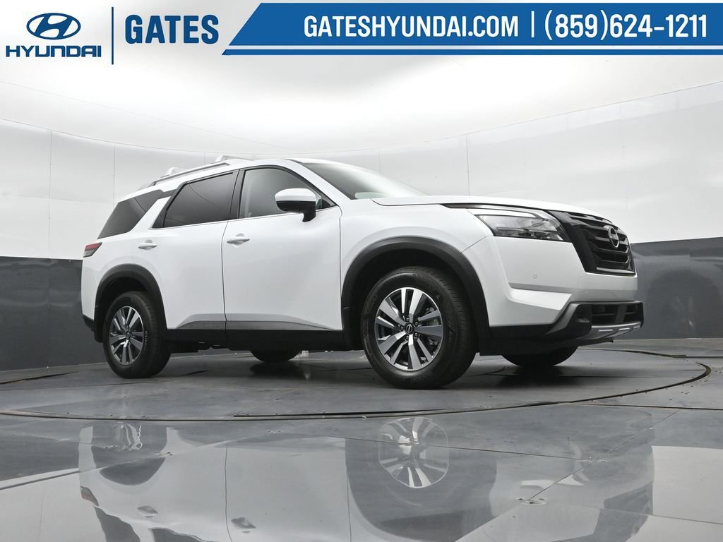 Used 2025 Nissan Pathfinder SL w/ Black Appearance Package AWD/4WD image 40
