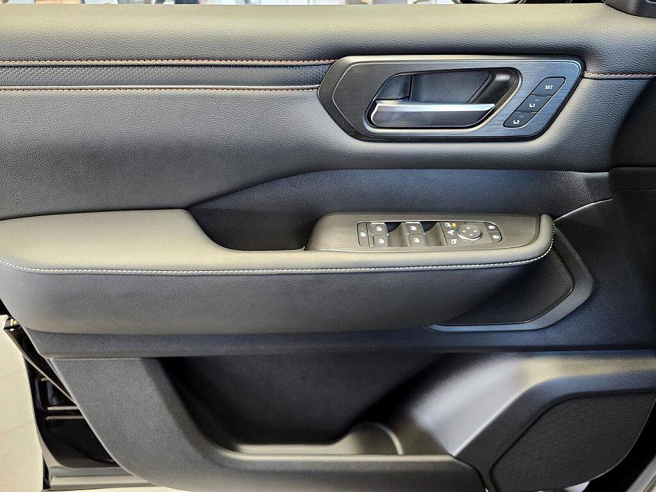 New 2025 Nissan Armada PRO-4X image 31