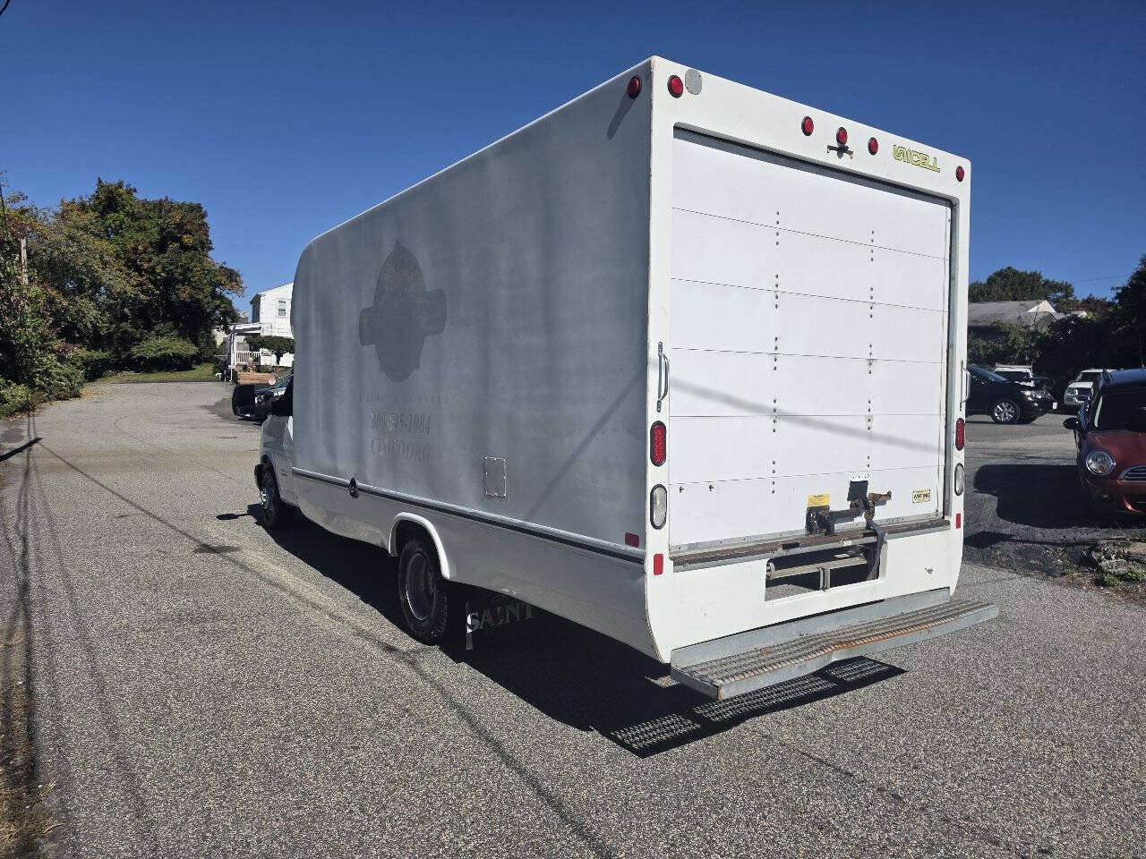 Used 2018 GMC Savana 4500 w/ Driver Convenience Package RWD image 6