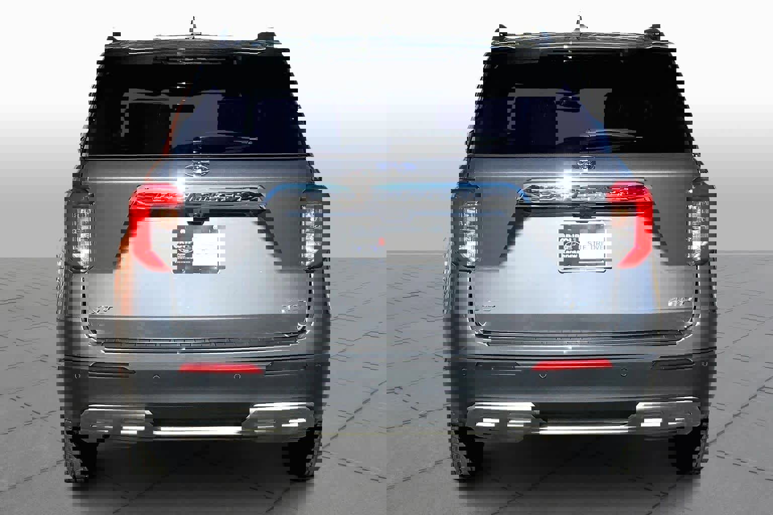 Used 2023 Ford Explorer XLT w/ Equipment Group 202A image 5