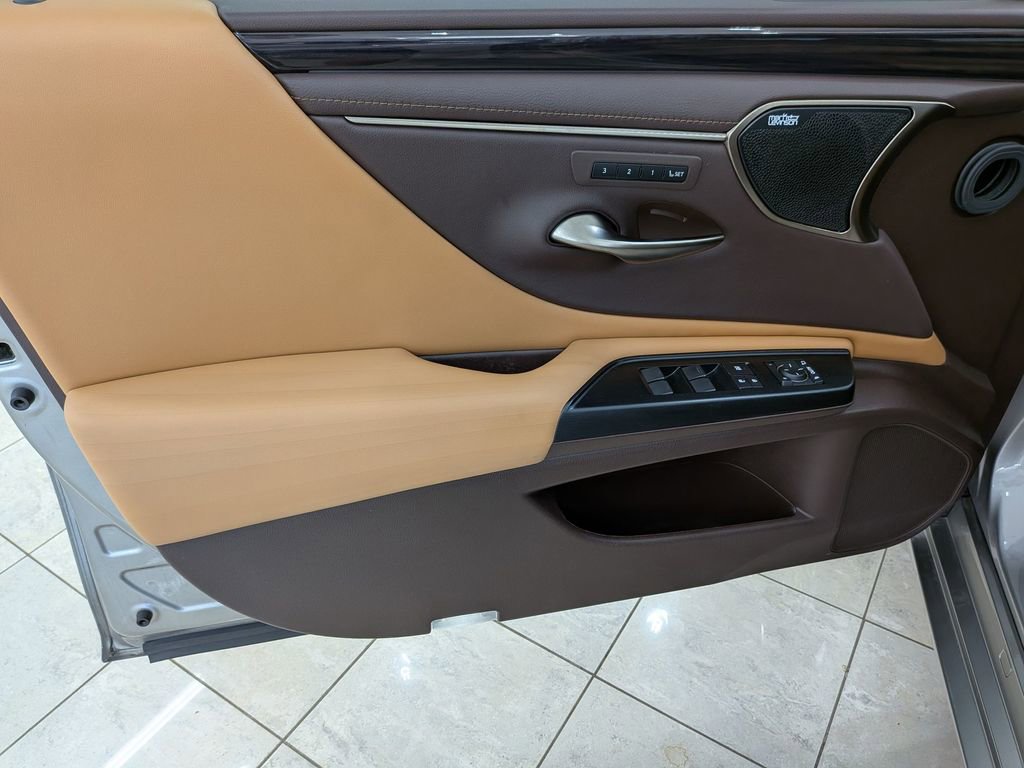 Used 2020 Lexus ES 300h w/ Accessory Package 2 FWD image 15