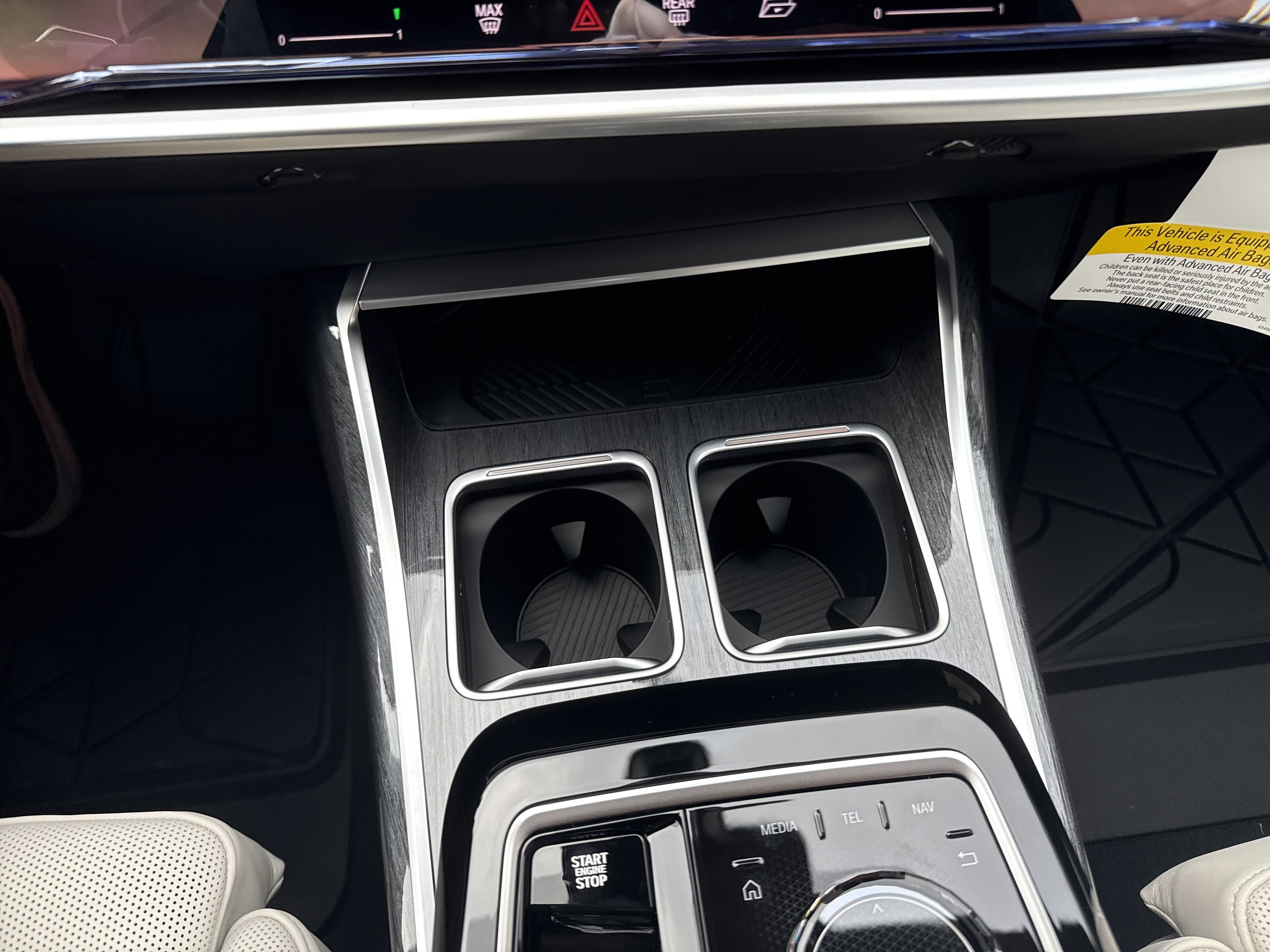 New 2026 BMW 750e xDrive AWD/4WD image 17
