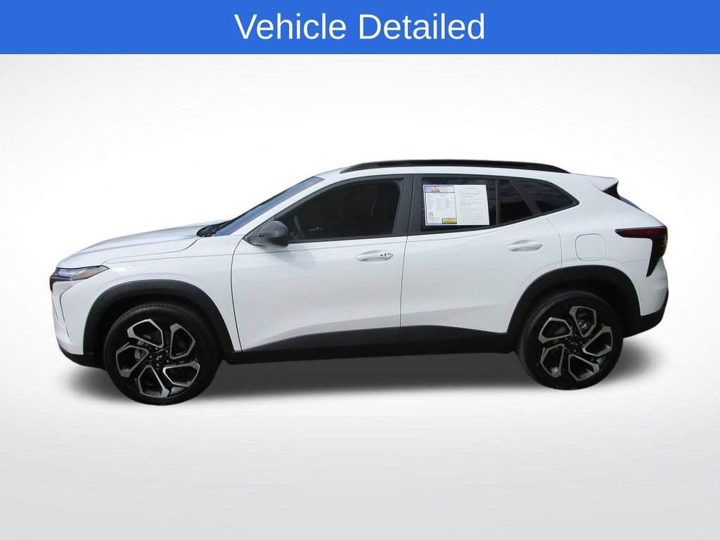 Used 2025 Chevrolet Trax RS w/ Sunroof Package FWD image 3