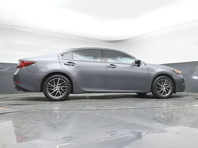 Used 2016 Lexus ES 350 w/ Luxury Package w/Wood Trim FWD image 42