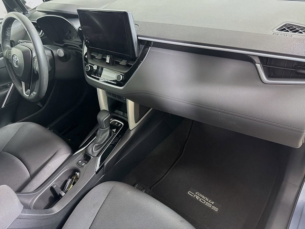 Used 2024 Toyota Corolla Cross LE image 28
