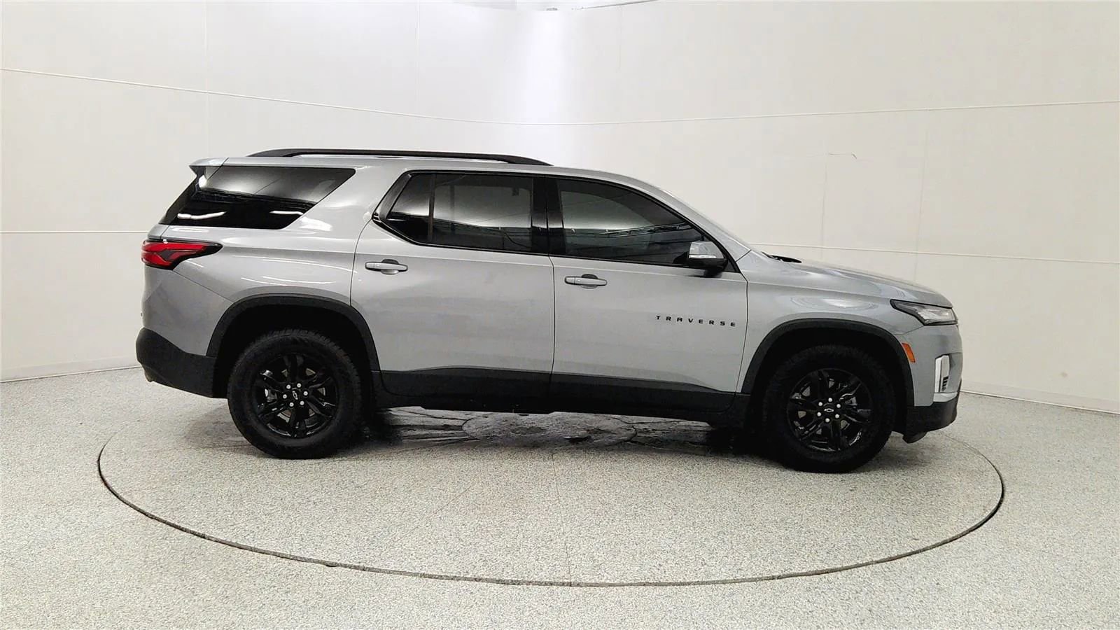 Used 2023 Chevrolet Traverse LT w/ Midnight/Sport Edition image 8