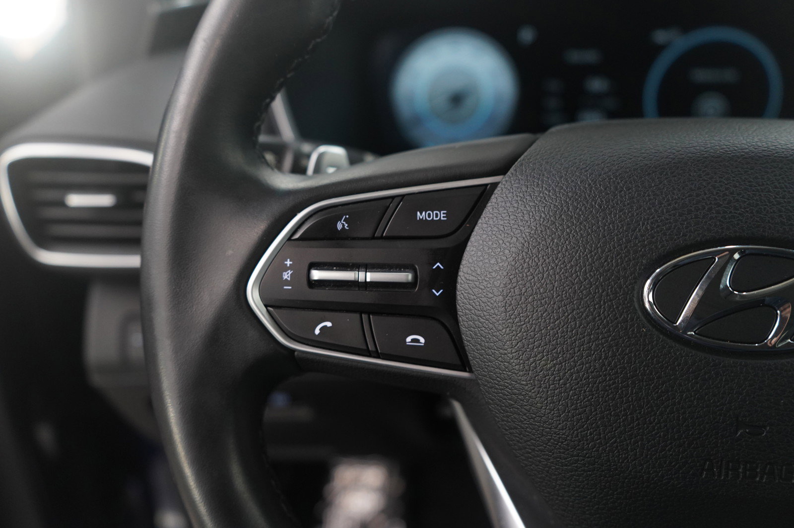 Used 2022 Hyundai Santa Fe SEL w/ Convenience + Premium Package image 17