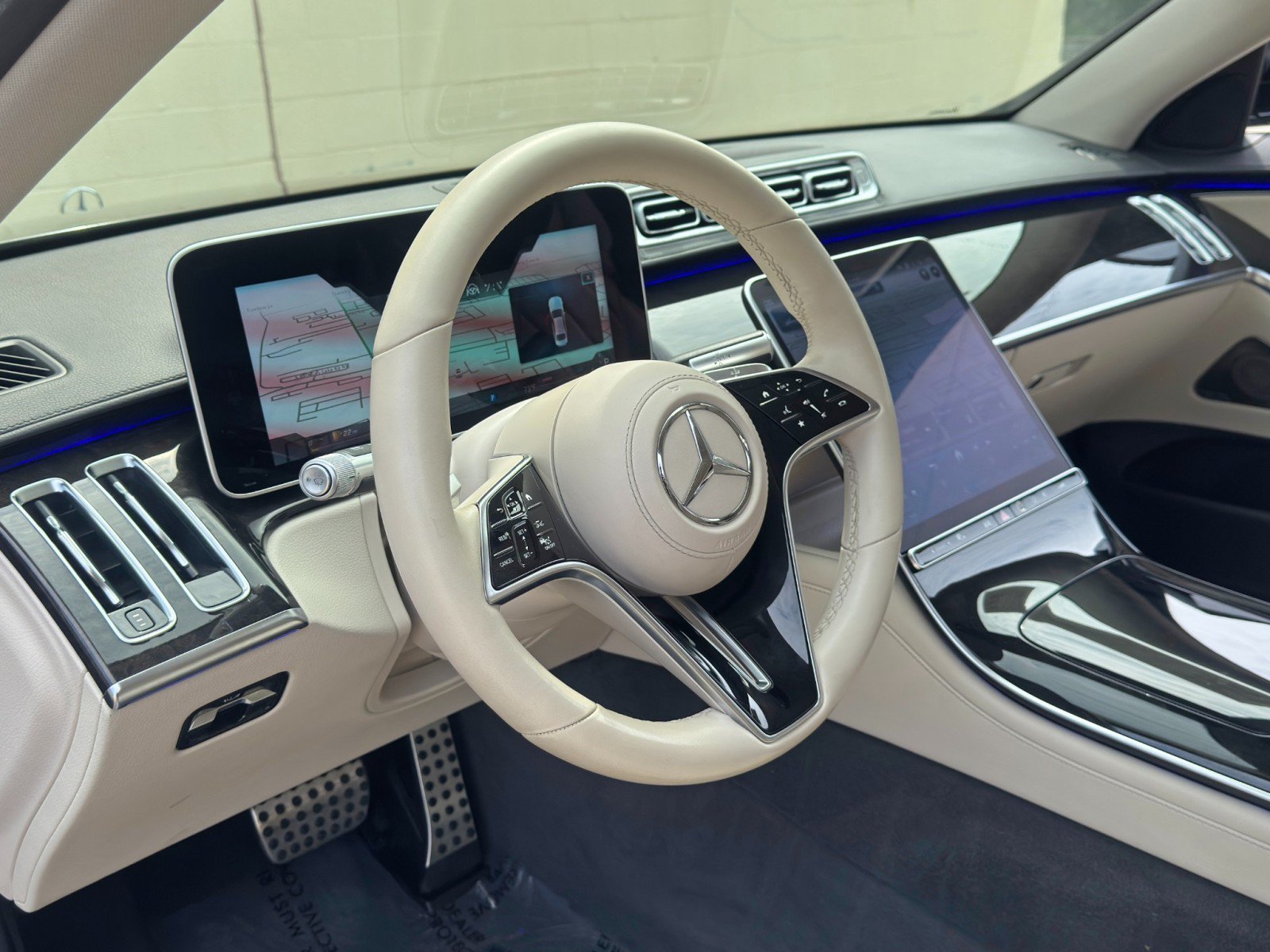 Used 2022 Mercedes-Benz S 580 4MATIC Sedan w/ AMG Line Package image 14