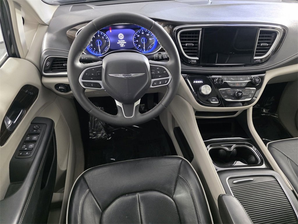 Used 2023 Chrysler Pacifica Limited image 14