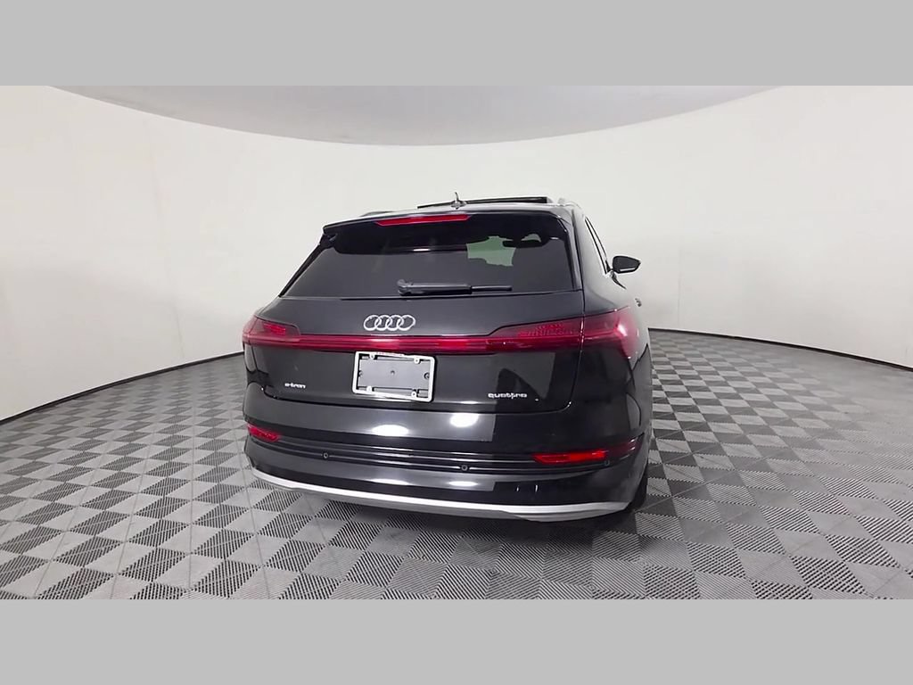 Used 2022 Audi e-tron Premium AWD/4WD image 40