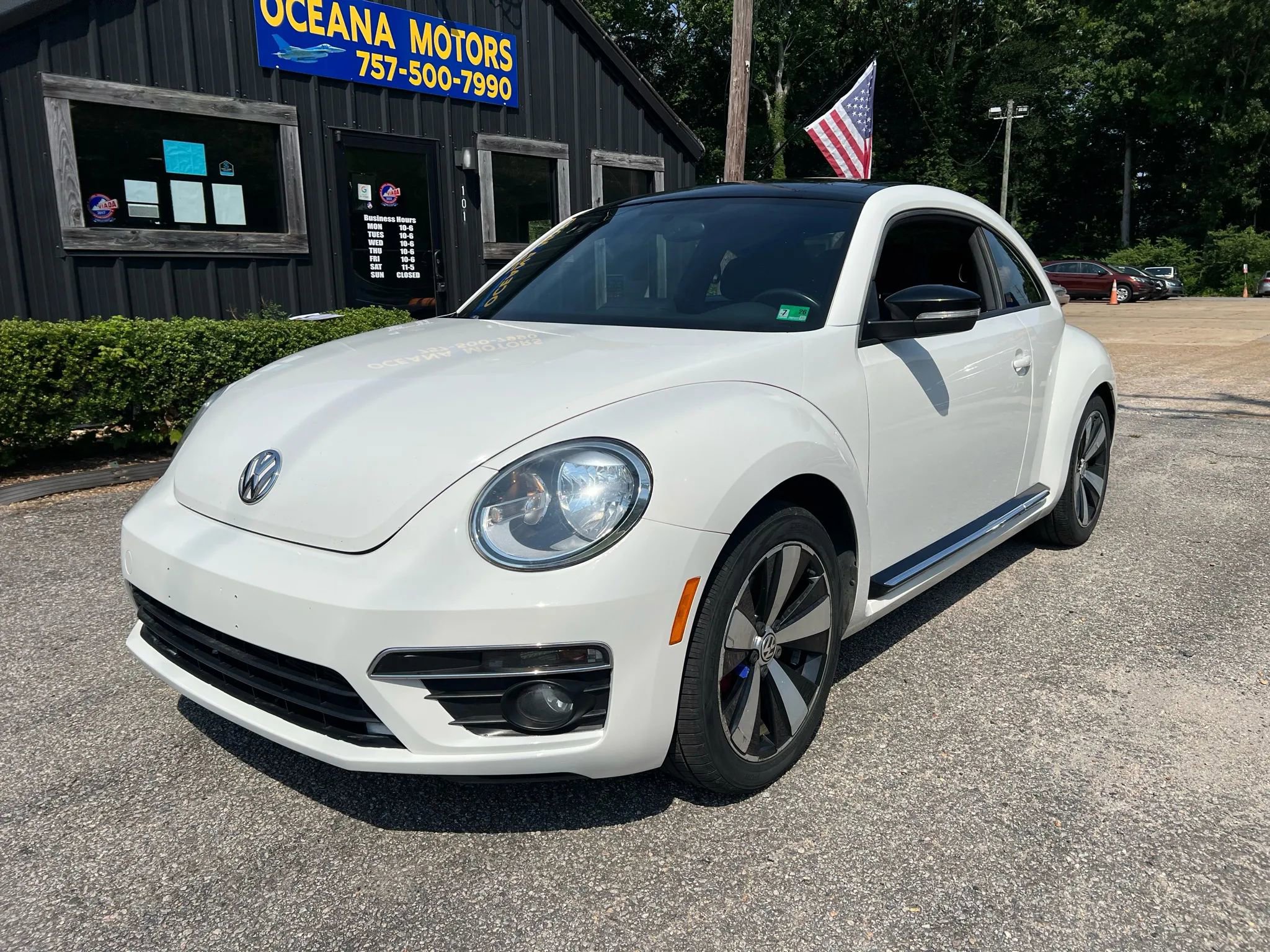 Used 2013 Volkswagen Beetle 2.0T image 1