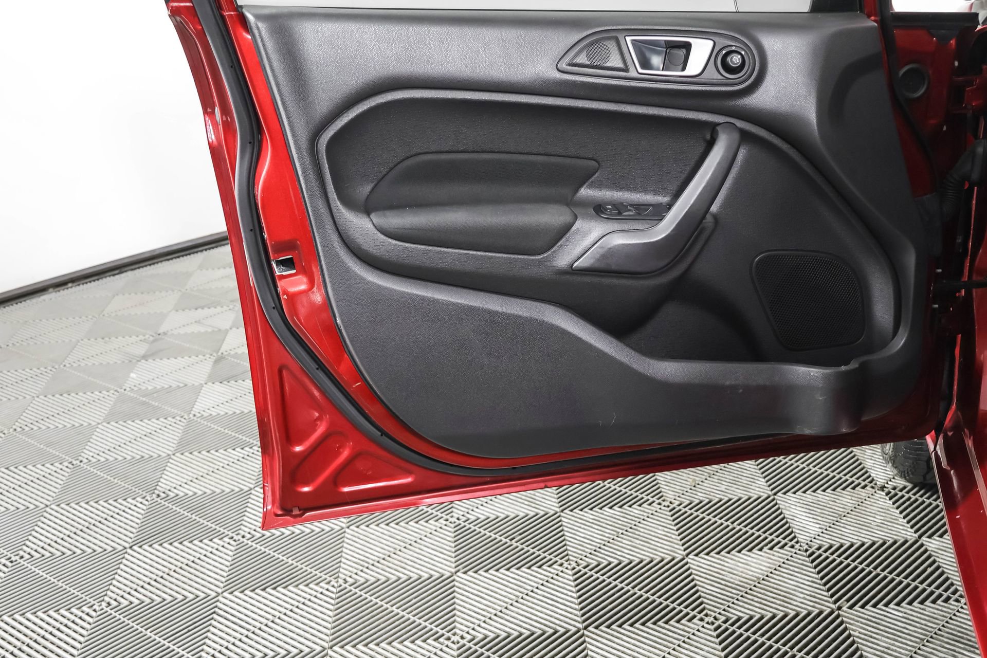 Used 2014 Ford Fiesta SE w/ Equipment Group 201A image 31