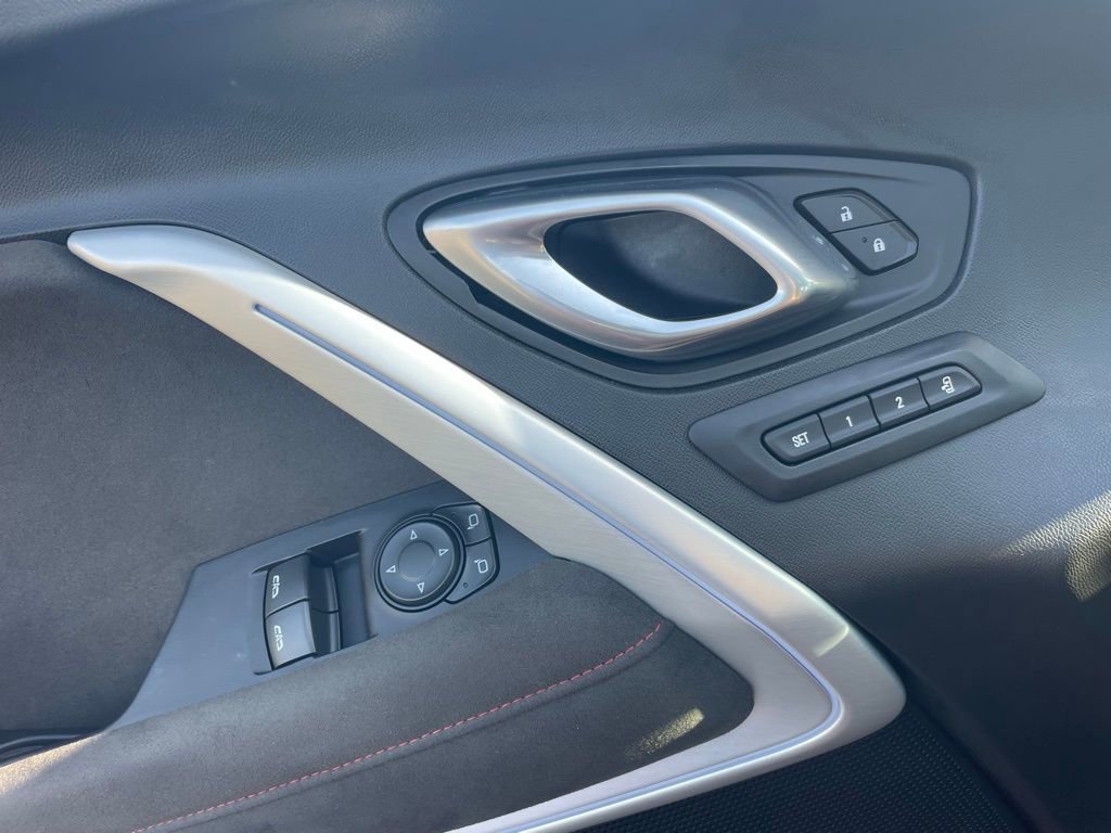 Used 2018 Chevrolet Camaro ZL1 image 30