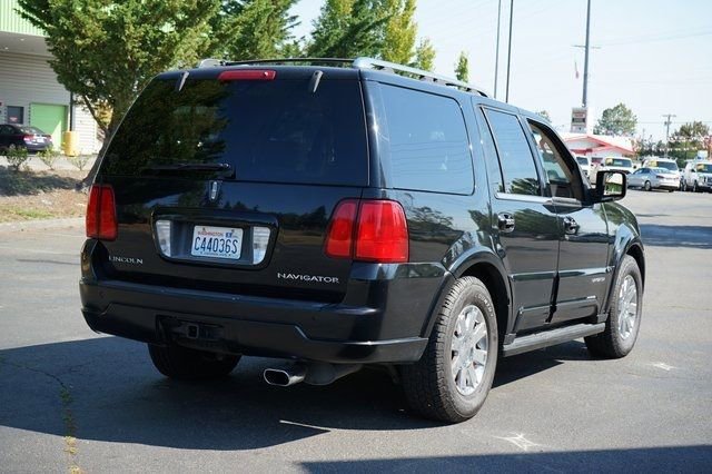 Used 2004 Lincoln Navigator Luxury image 3