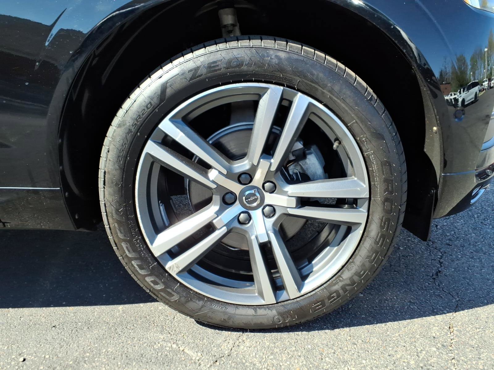 Used 2019 Volvo XC60 T5 Momentum w/ Protection Package Premier image 9