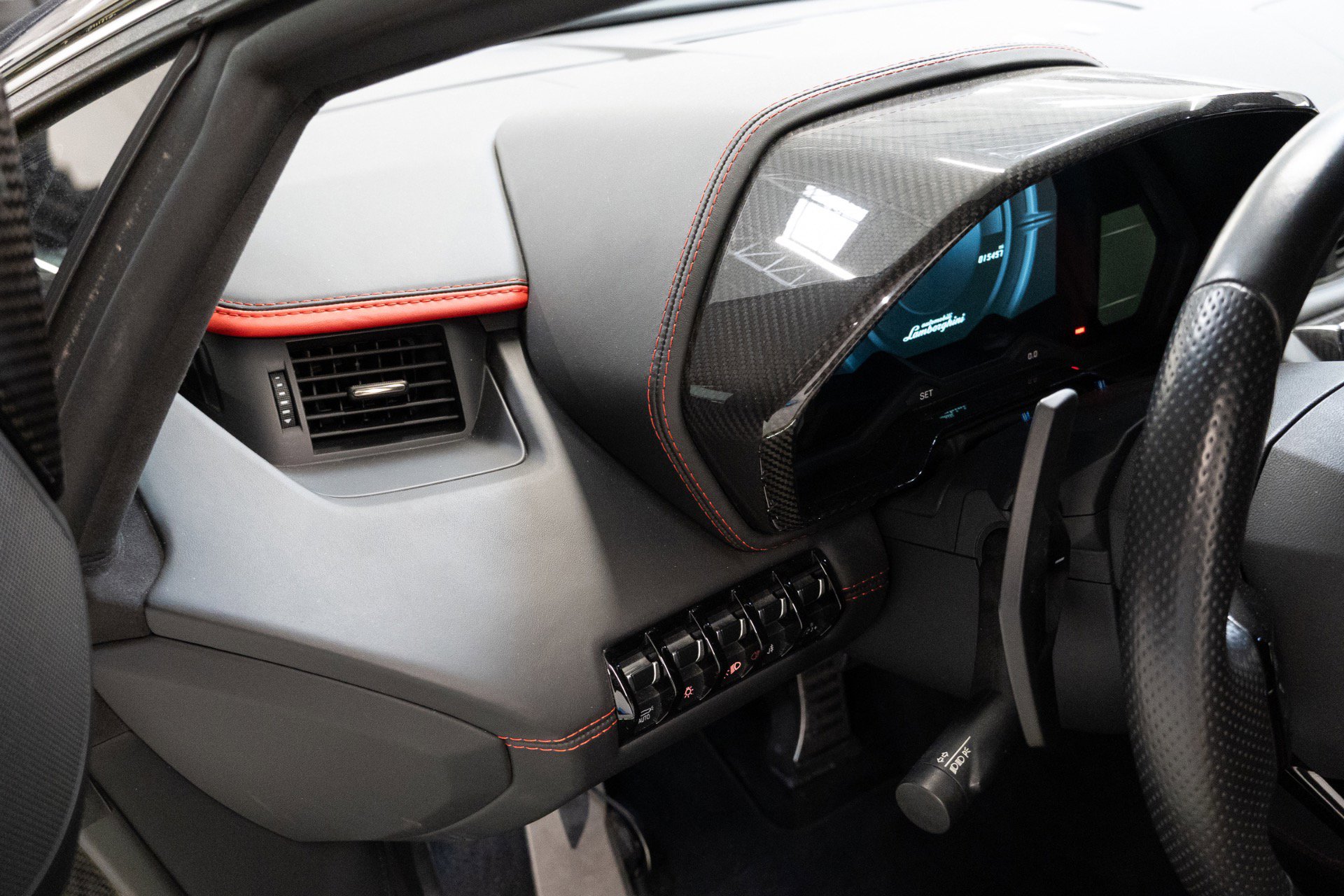 Used 2018 Lamborghini Aventador S image 15