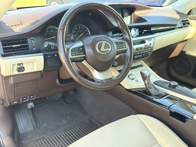 Used 2016 Lexus ES 350 w/ Accessory Package FWD image 17