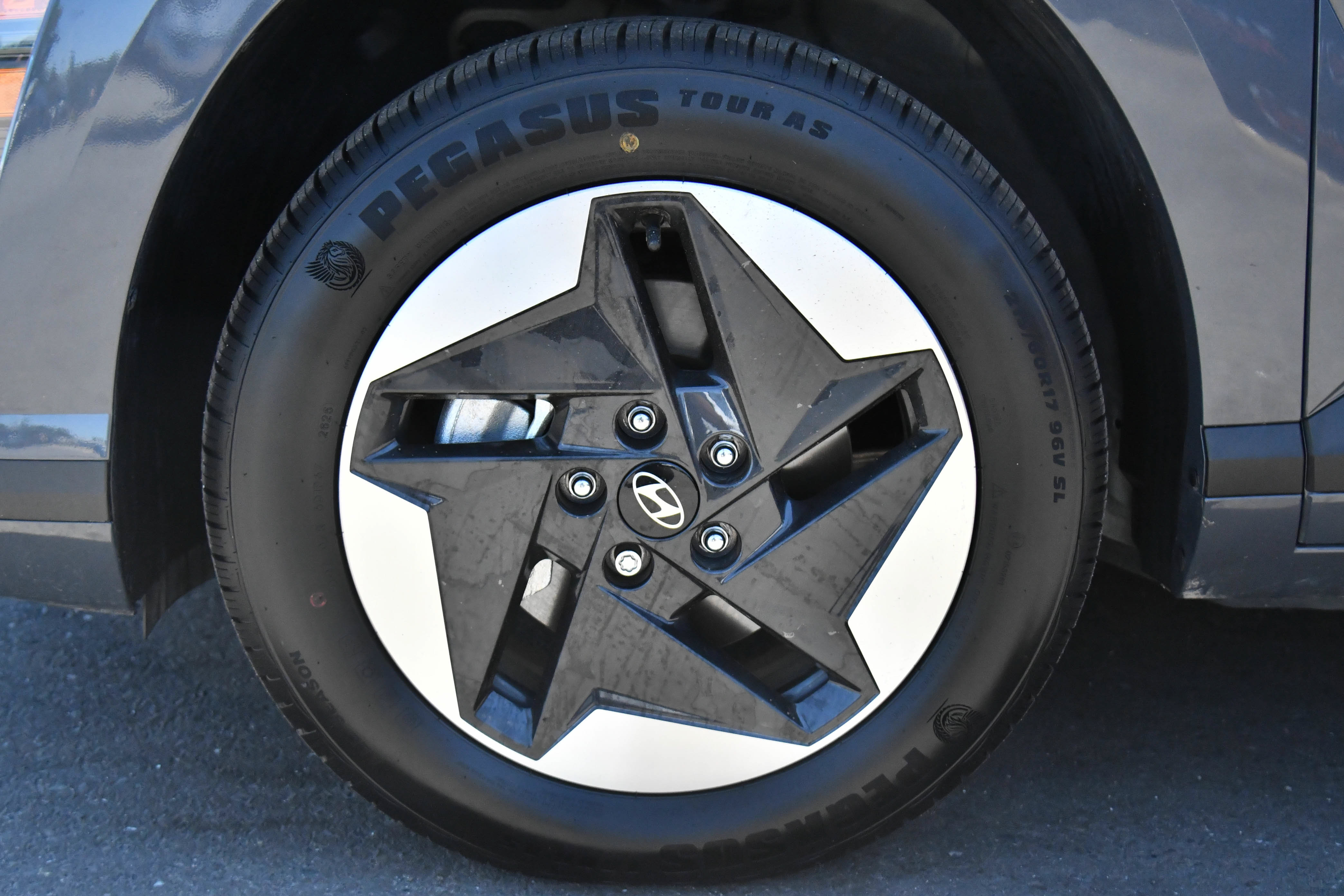 Used 2024 Hyundai Kona SEL FWD image 12