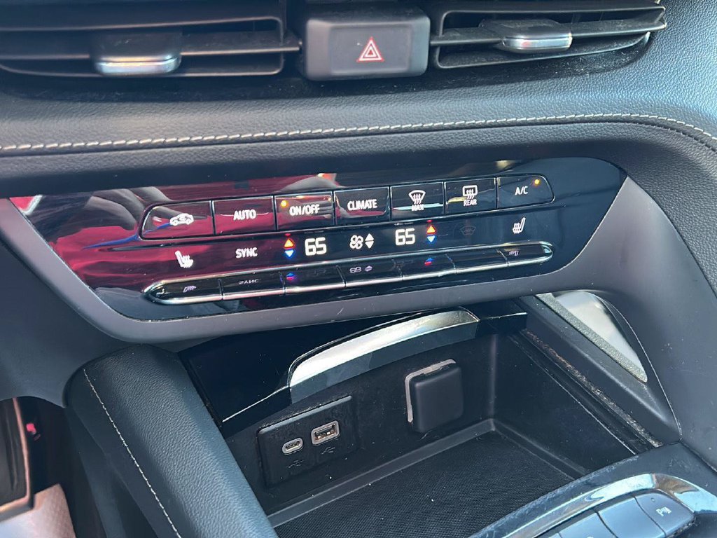 Used 2023 Buick Envision Essence w/ Sport Touring Package FWD image 11