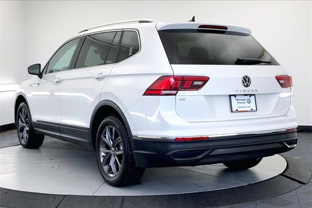 Certified 2023 Volkswagen Tiguan SE w/ Panoramic Sunroof Package image 12