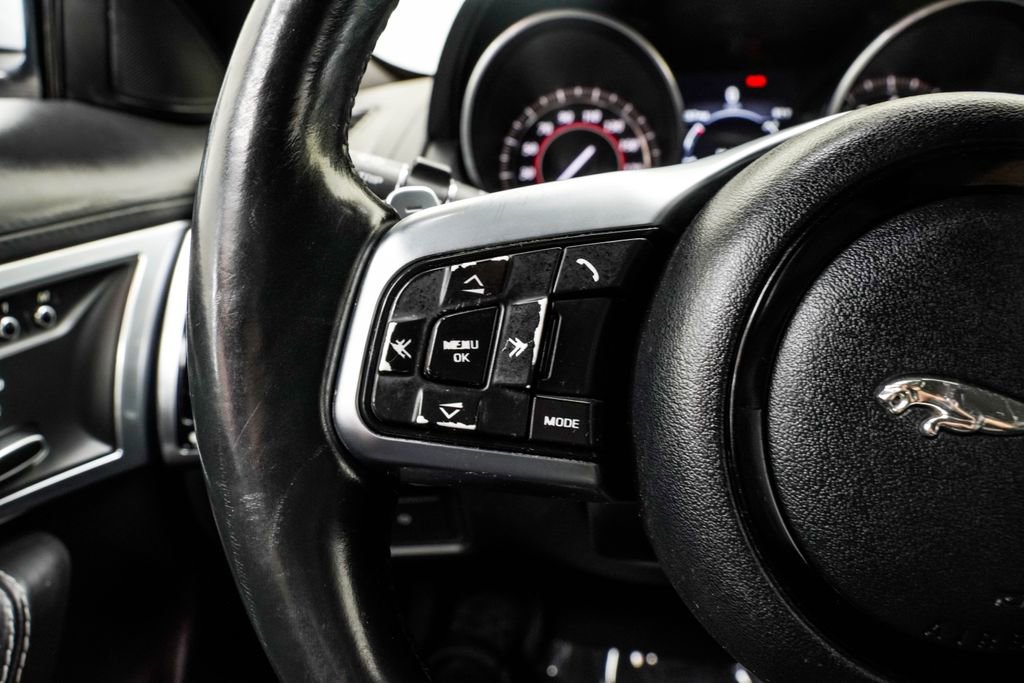 Used 2018 Jaguar F-TYPE R-Dynamic RWD image 37