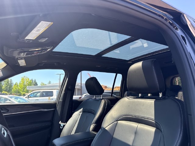 New 2025 Jeep Grand Cherokee L Limited w/ Black Appearance Package AWD/4WD image 28