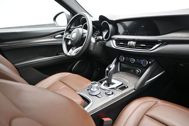 Used 2023 Alfa Romeo Stelvio Ti AWD/4WD image 19