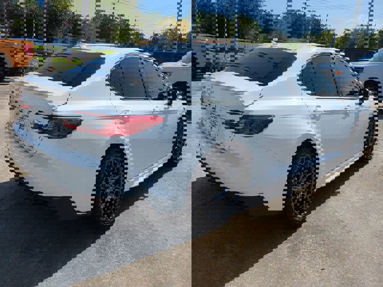 Used 2025 Toyota Camry SE image 4