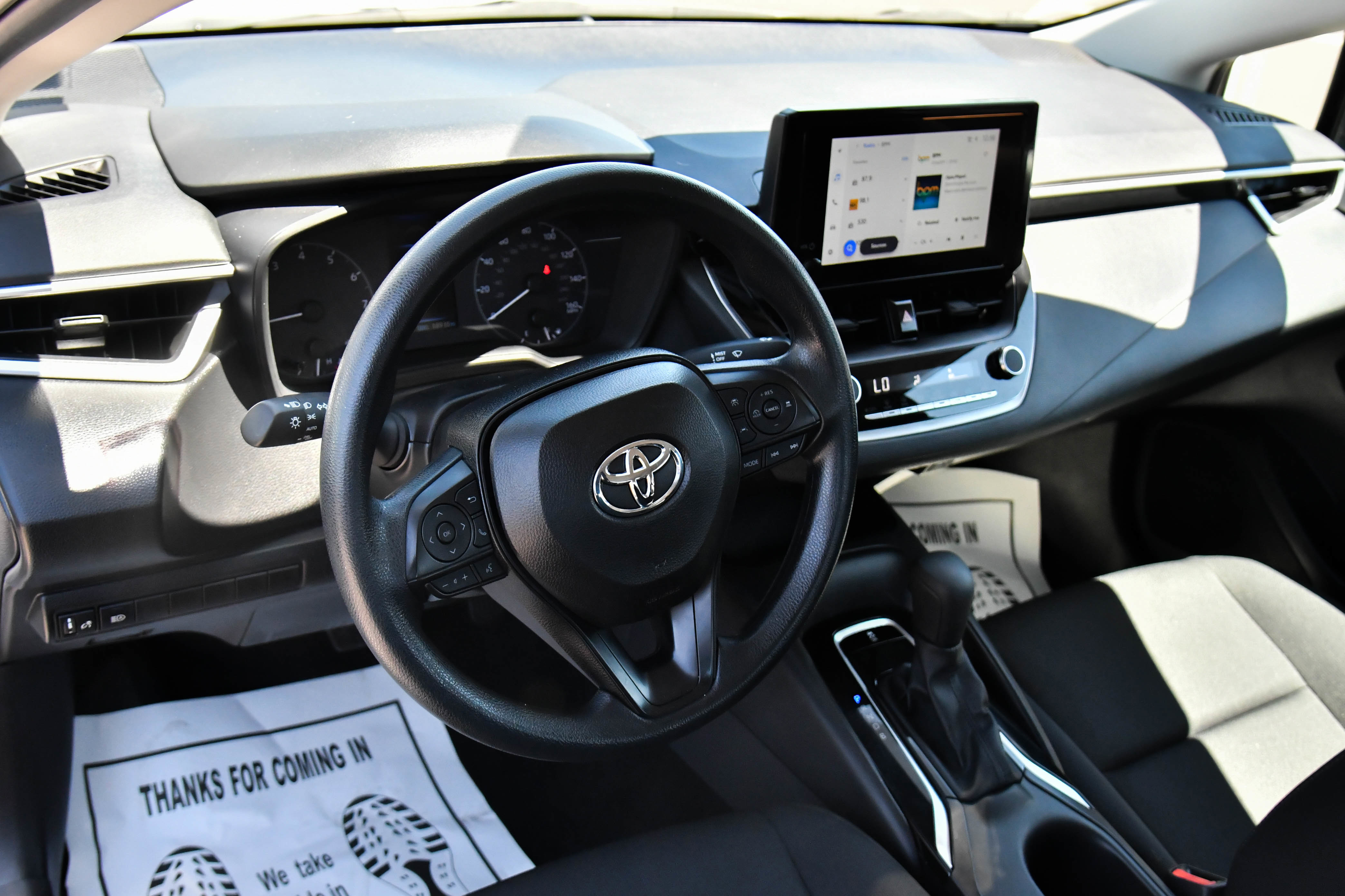 Used 2025 Toyota Corolla LE FWD image 14