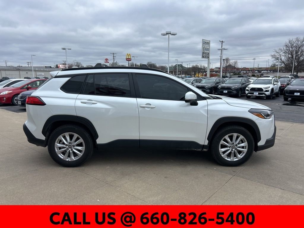 Used 2024 Toyota Corolla Cross LE w/ Moonroof Package image 3