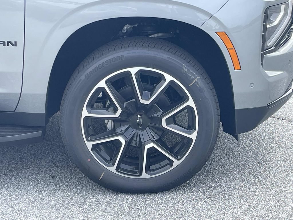 New 2026 Chevrolet Suburban RST w/ Comfort Package AWD/4WD image 9