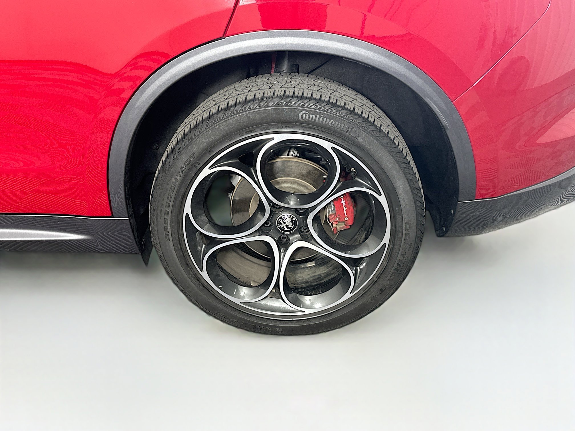 Used 2023 Alfa Romeo Stelvio Ti image 11