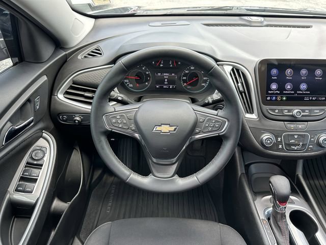 Used 2025 Chevrolet Malibu RS FWD image 13