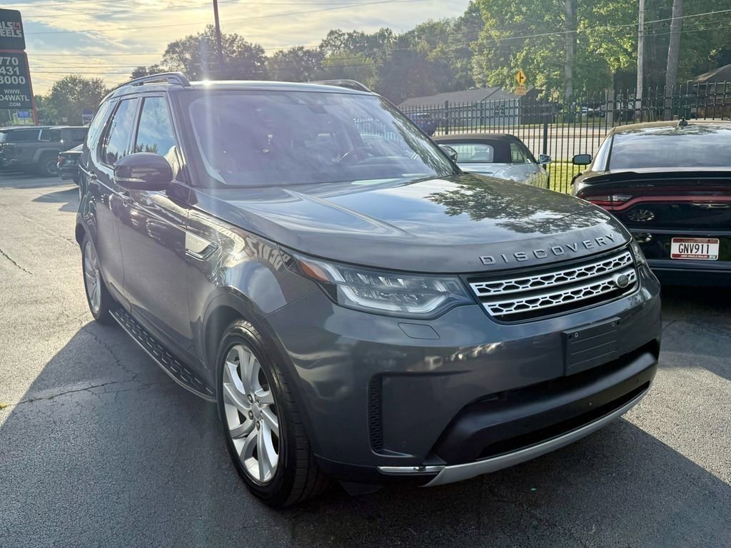 Used 2017 Land Rover Discovery HSE image 3