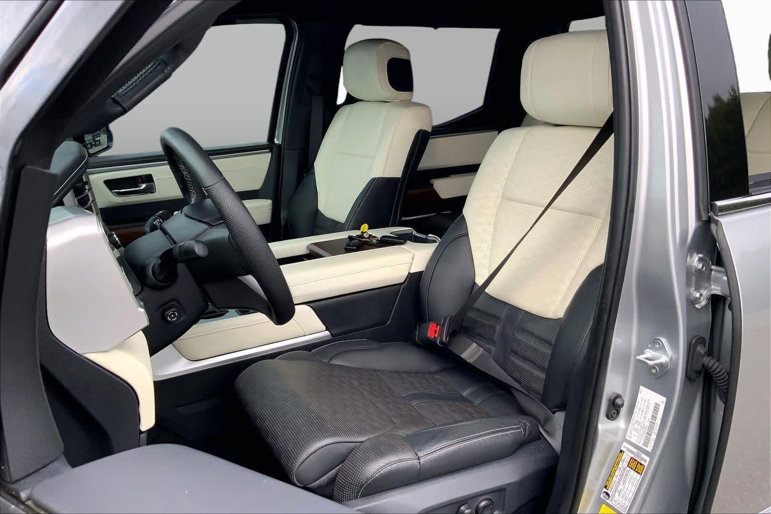 Used 2023 Toyota Tundra Capstone AWD/4WD image 8