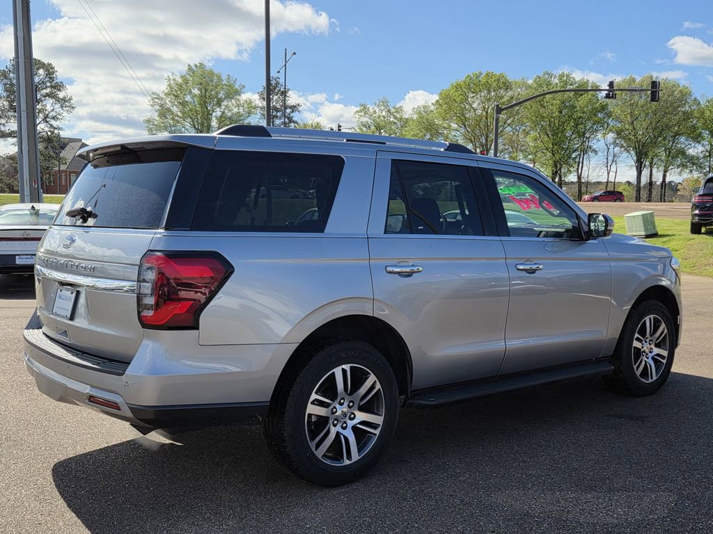 Used 2024 Ford Expedition Limited image 4