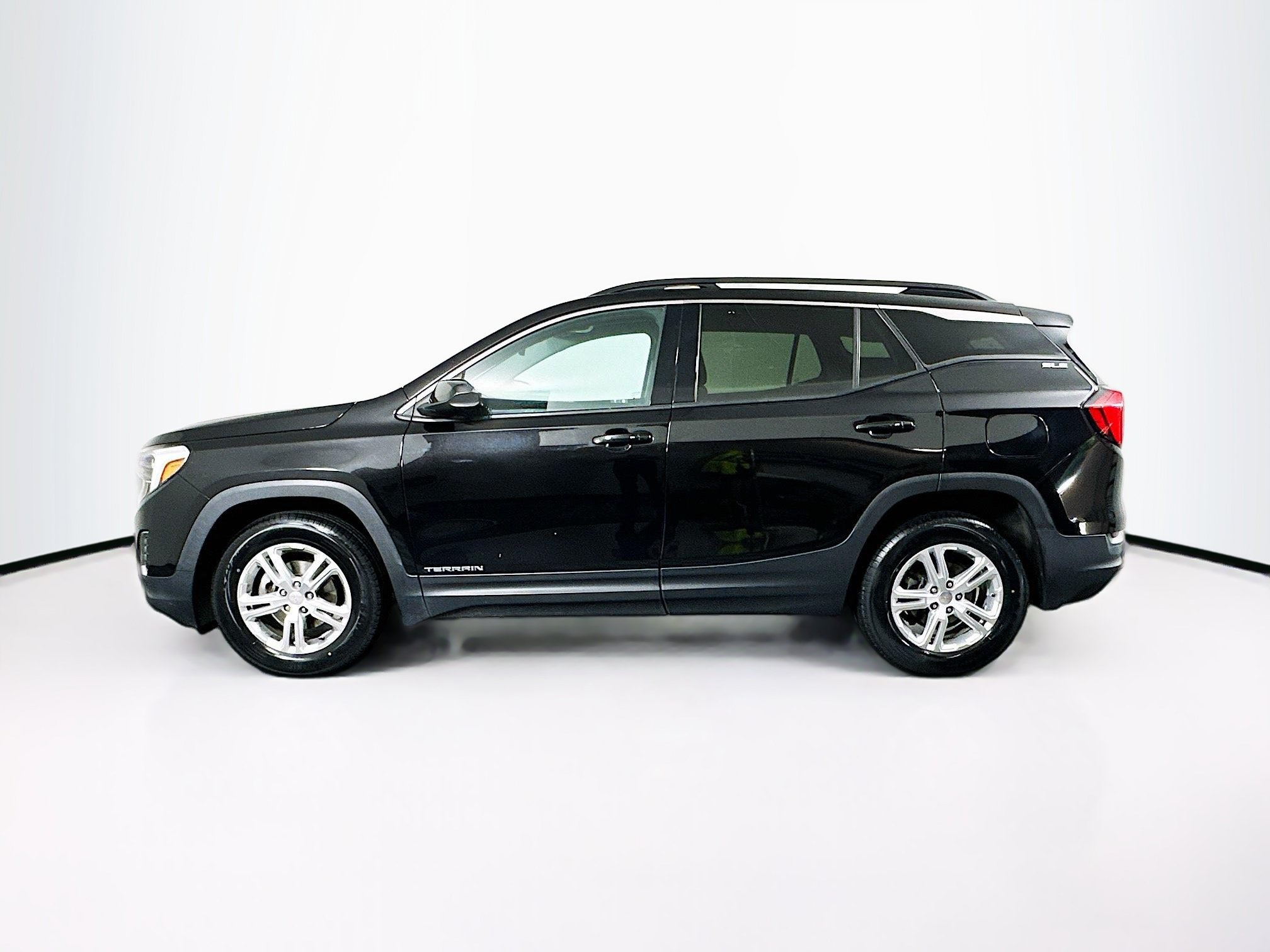 Used 2020 GMC Terrain SLE w/ Driver Convenience Package AWD/4WD image 4