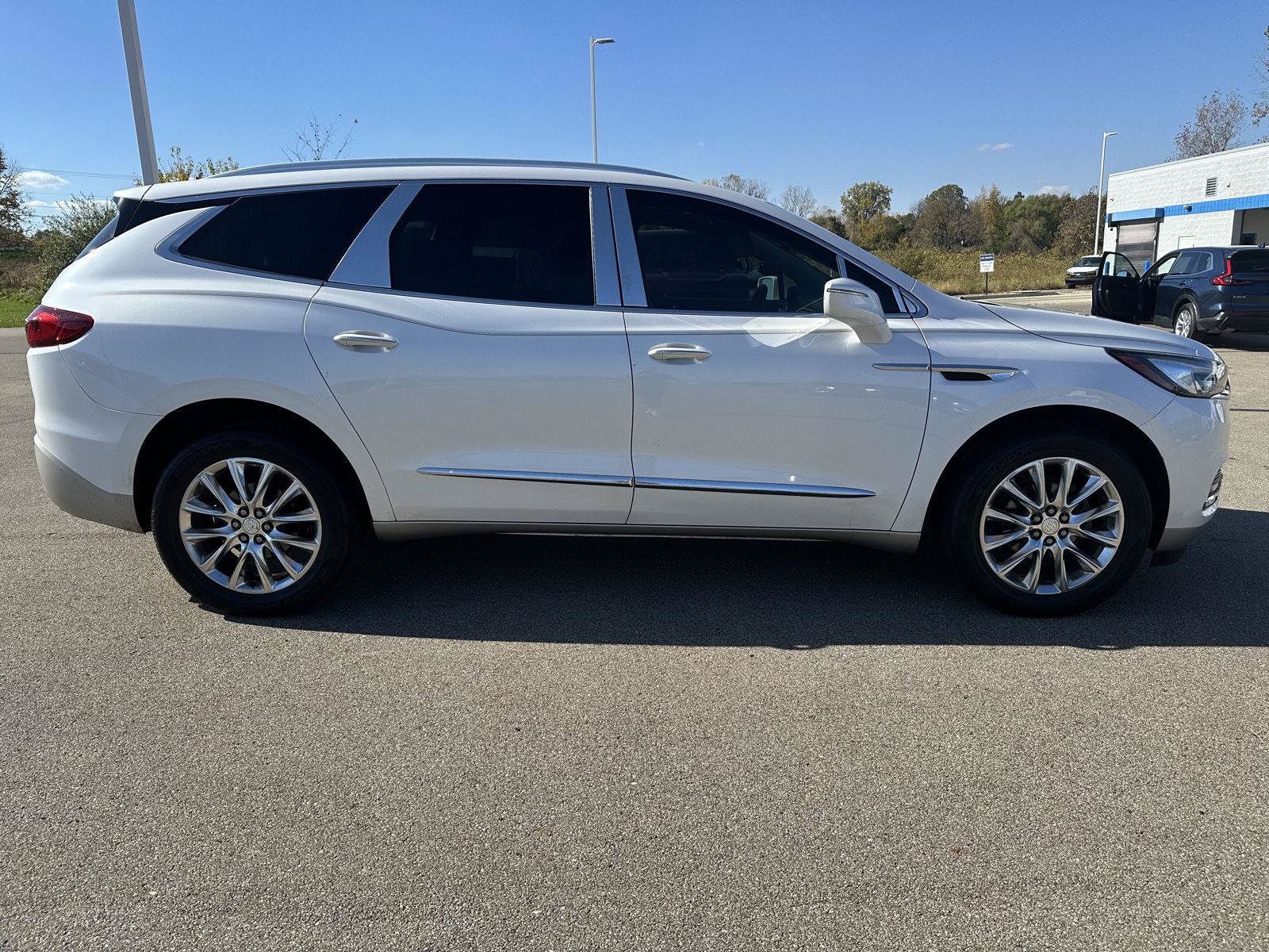 Used 2019 Buick Enclave Premium w/ Experience Buick Package FWD image 4