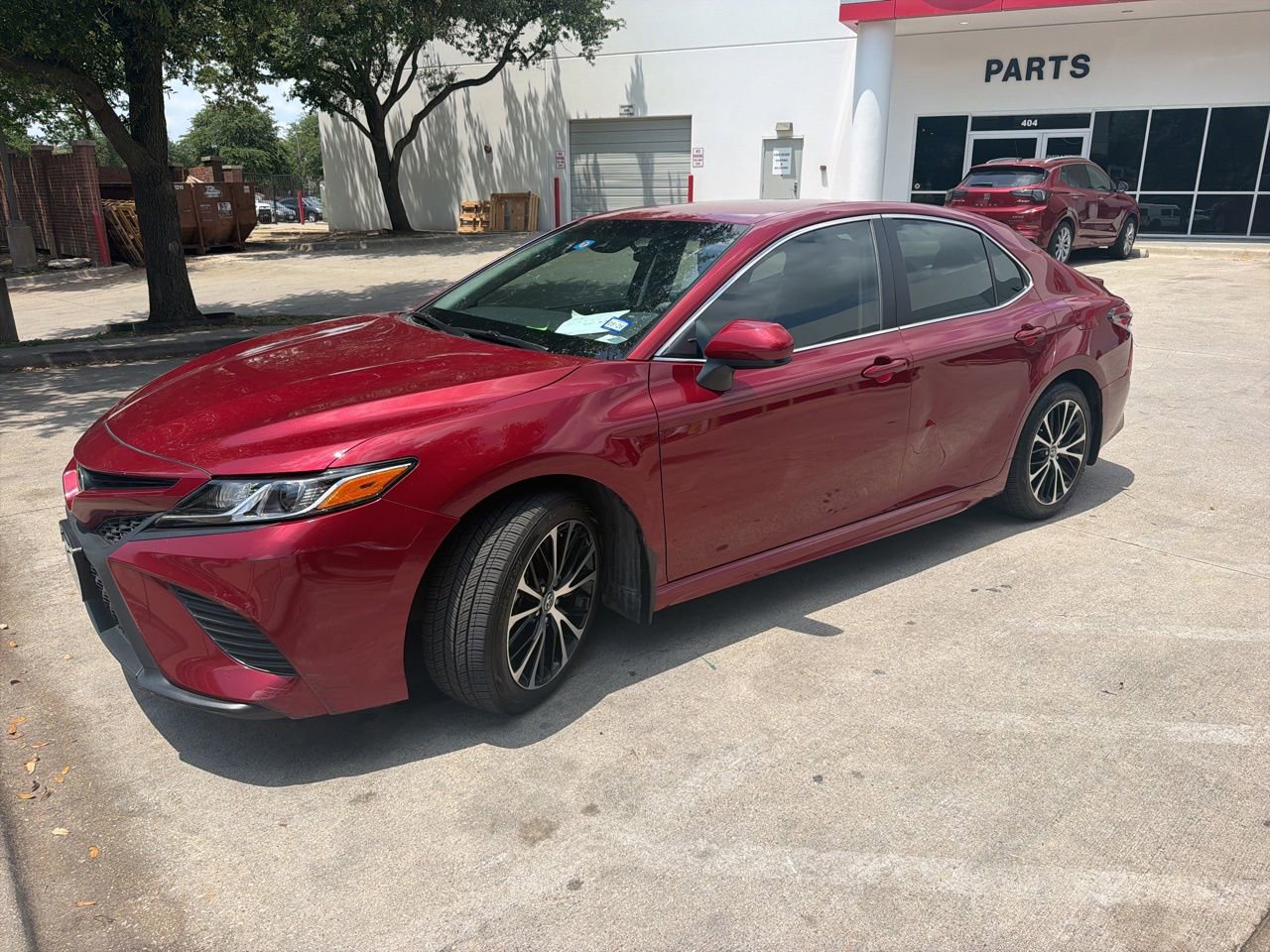 Used 2018 Toyota Camry SE FWD image 1