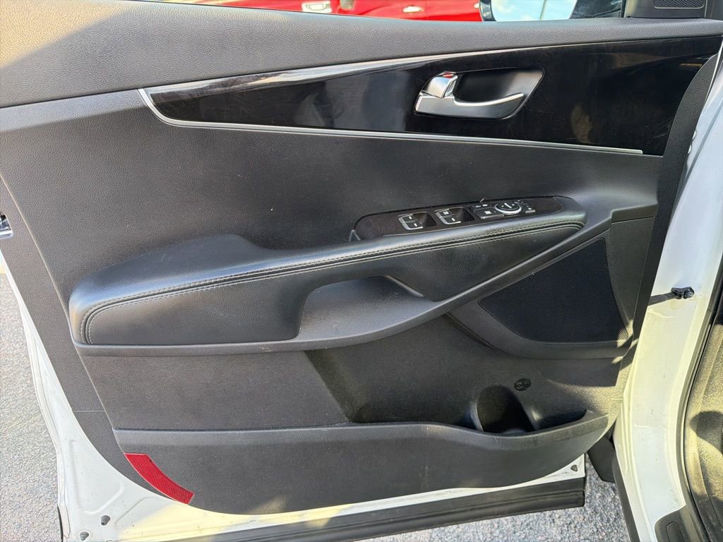 Used 2017 Kia Sorento LX image 12