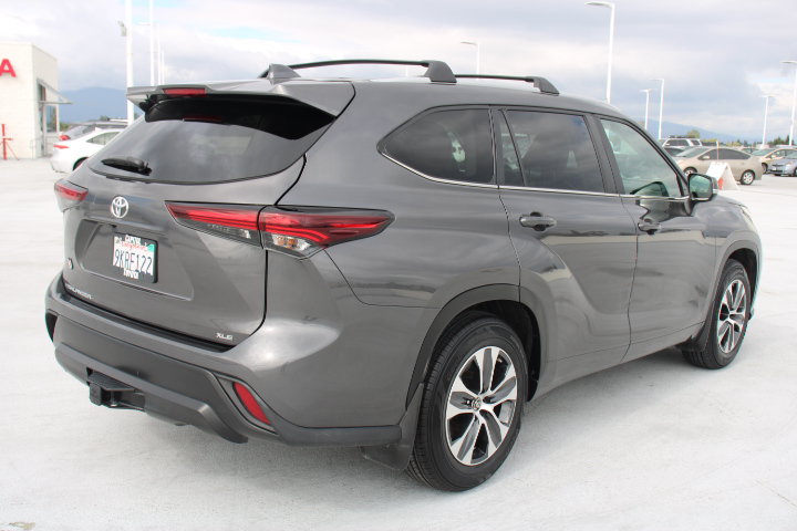 Certified 2024 Toyota Highlander XLE image 3