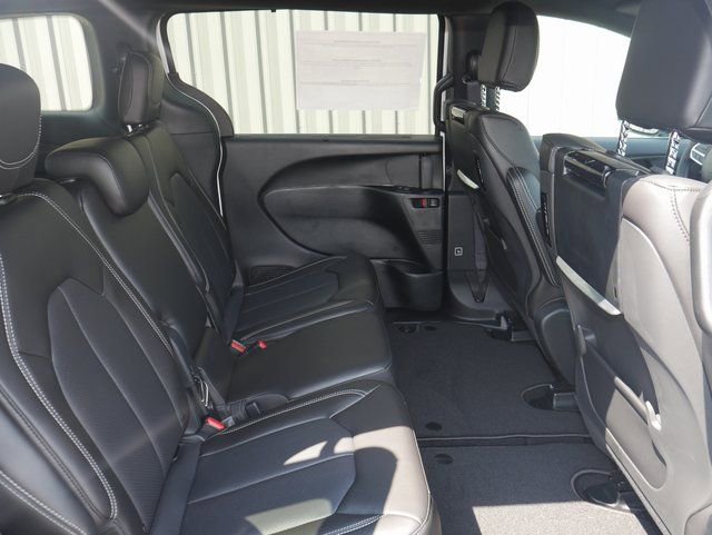 New 2026 Chrysler Pacifica Select image 29
