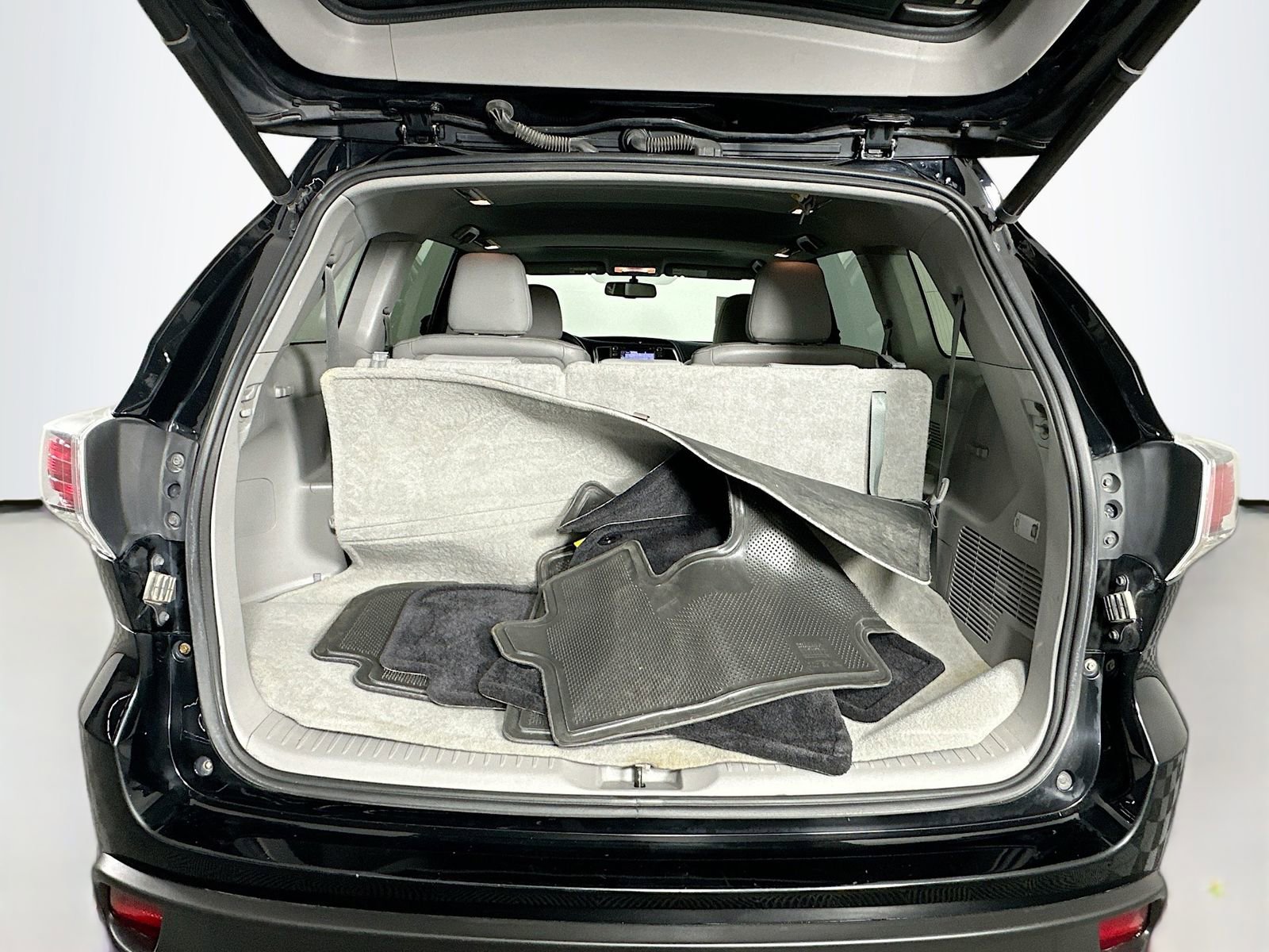 Used 2015 Toyota Highlander XLE image 28