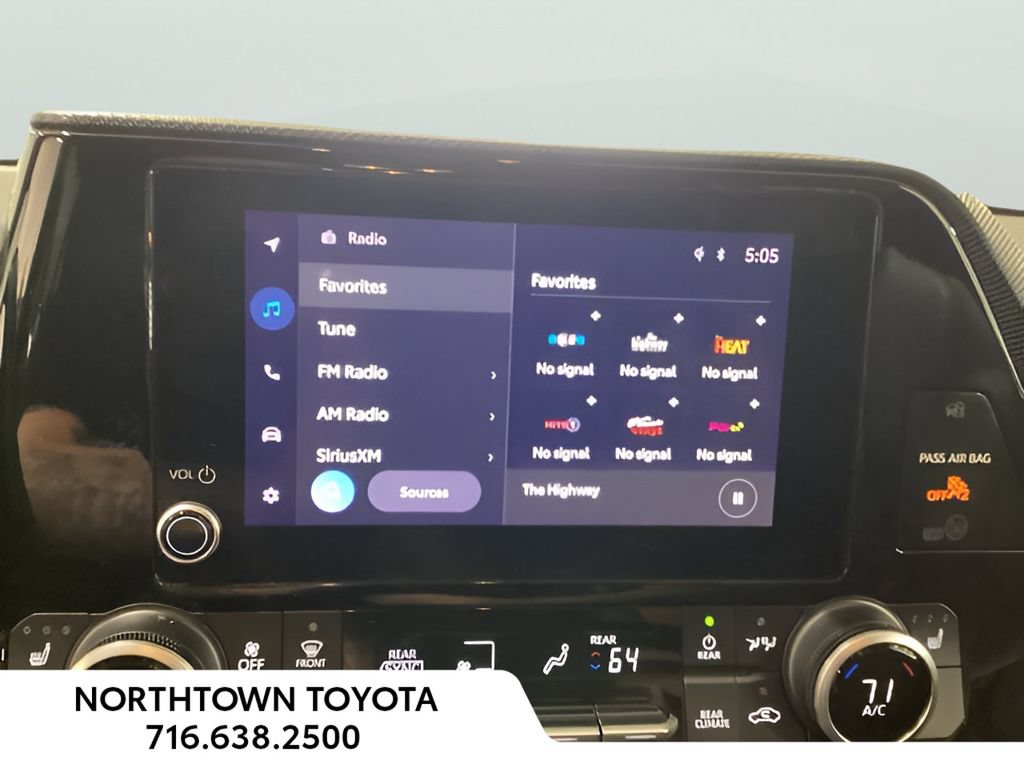 Used 2023 Toyota Highlander XSE AWD/4WD image 9