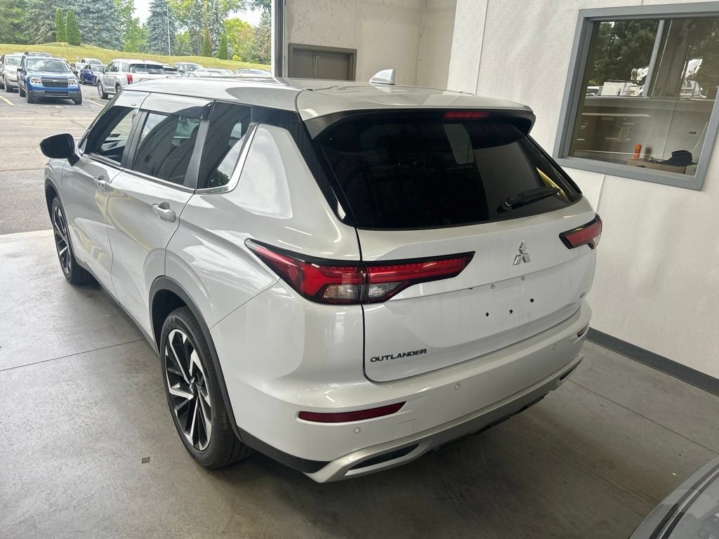 Used 2023 Mitsubishi Outlander SE AWD/4WD image 6