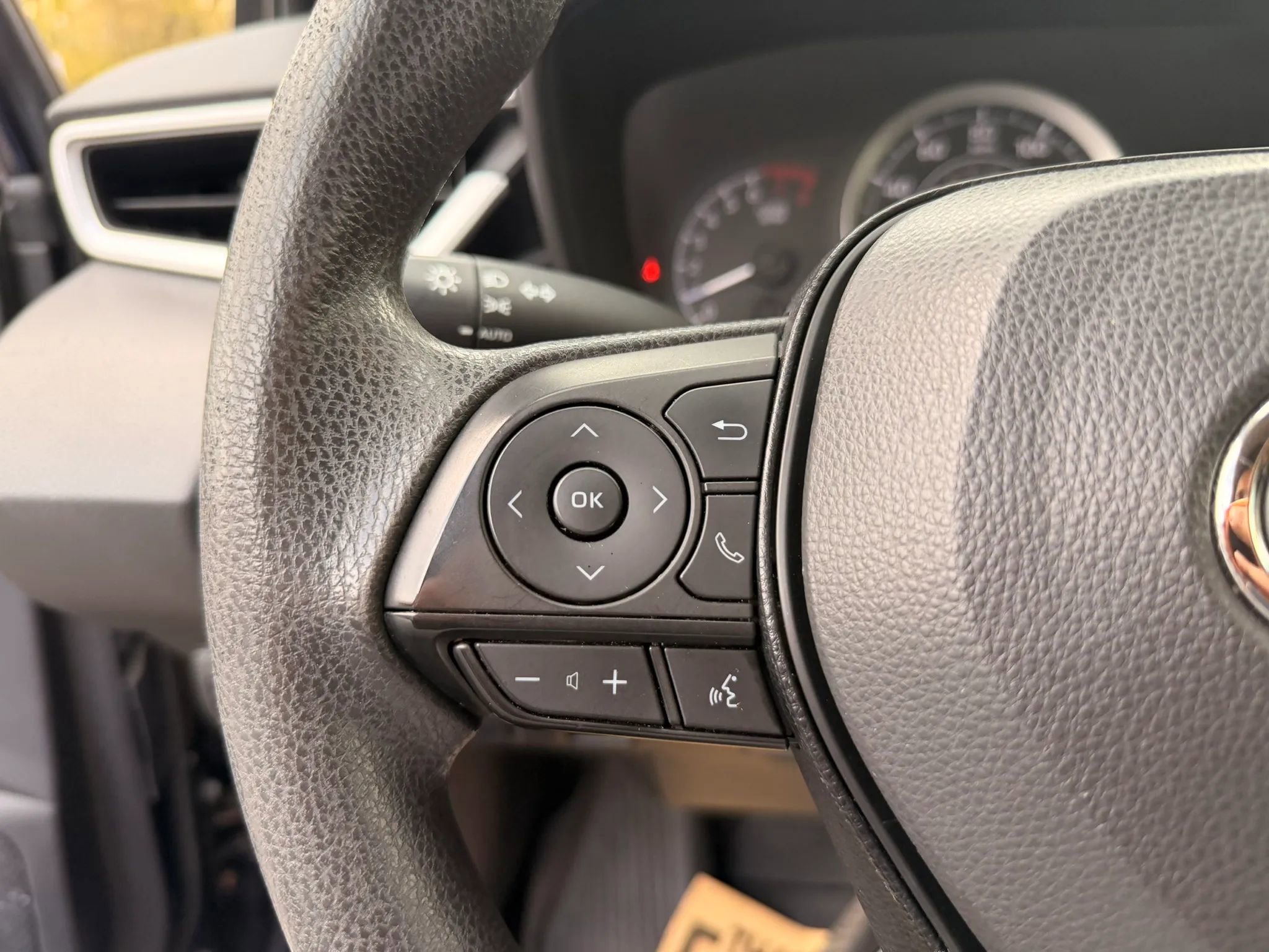 Used 2020 Toyota Corolla LE FWD image 21