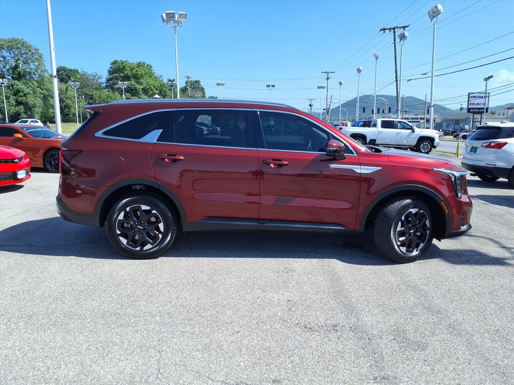 Used 2024 Kia Sorento S AWD/4WD image 3